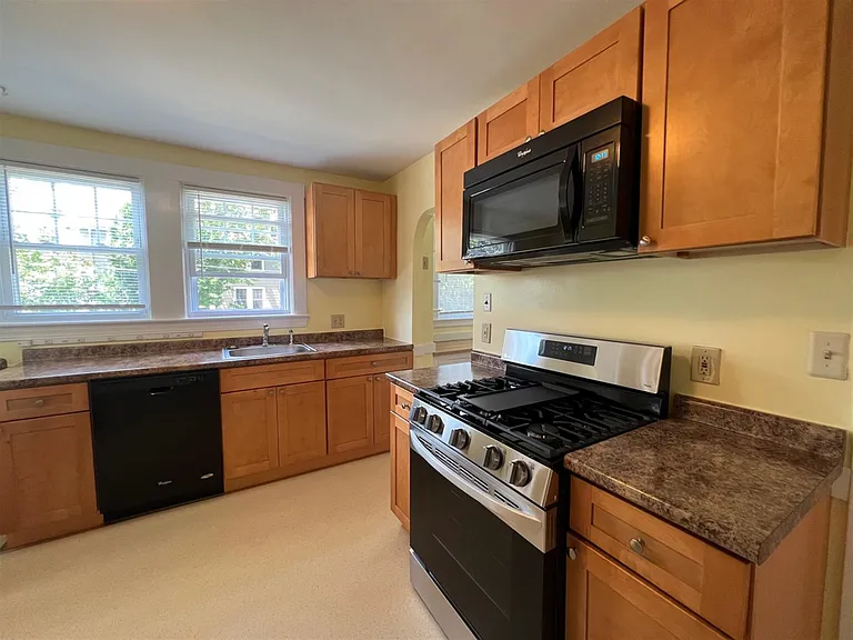 638 Huron Ave — Photo 4