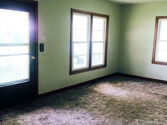 5th image of 904 College Street