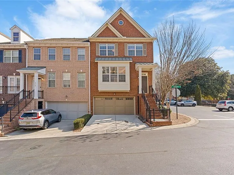 2763 Durham Dr NE — Photo 2