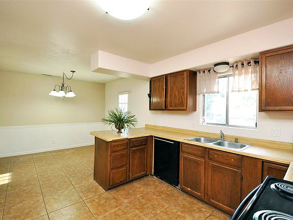 5th image of 352 N Saguaro Dr