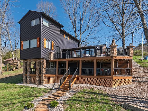 3rd image of 940 Jacob Dr