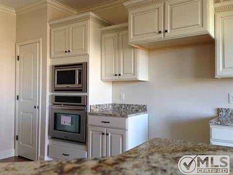5th image of 2614 Pebblecreek Ln