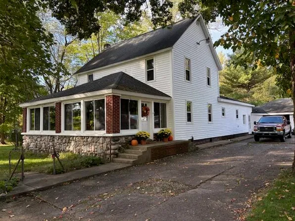 60300 41st St, Paw Paw, MI 49079