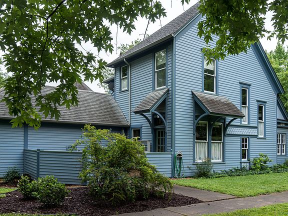 4th image of 301 E Kaskaskia St