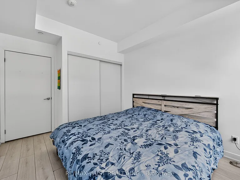 405 Dundas St W #421 — Photo 19