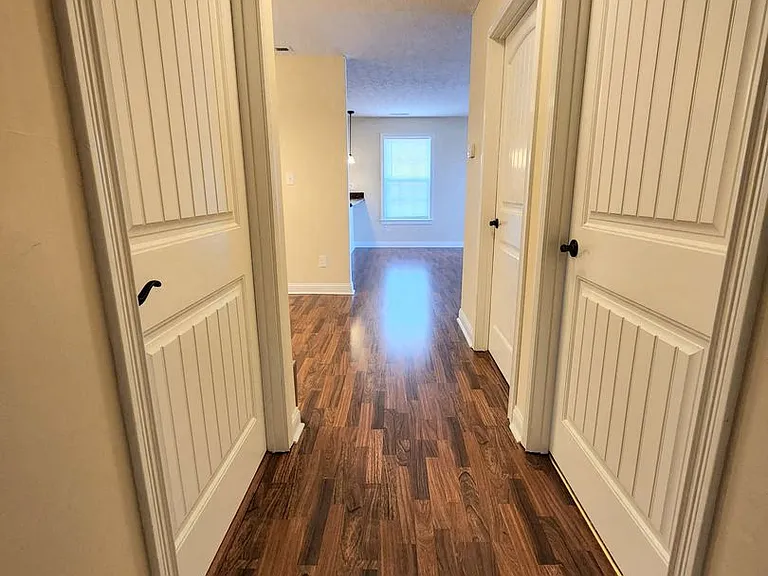 Twin Lakes Apartments — Photo 14