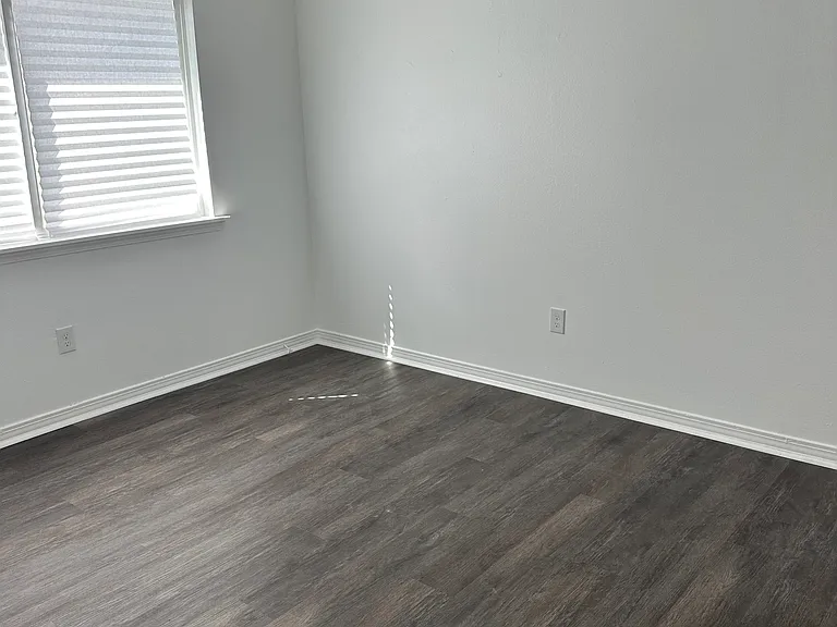 112 Fairfield Ave — Photo 2