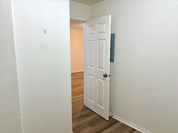 5th image of 10211 N Lombard St #9
