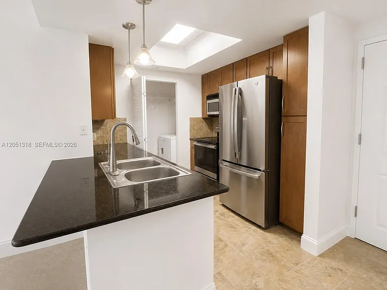 2000 N Bayshore Dr #1107 — Photo 9