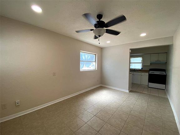 3rd image of 411 N Ferncreek Ave