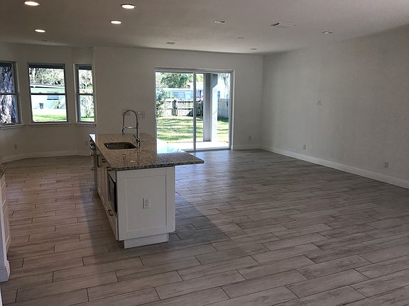 3rd image of 213 New York Ave