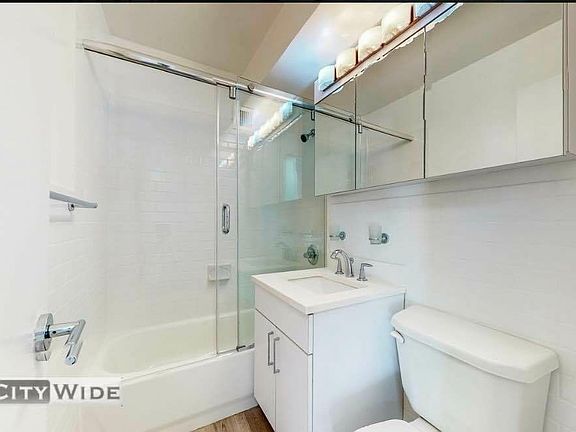 5th image of 165 E 35th St #3L