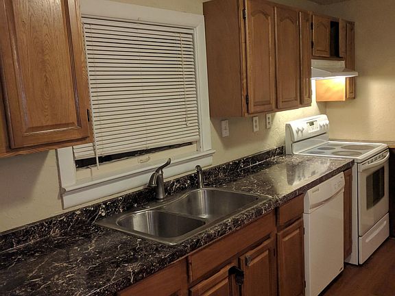 2nd image of 504 Oakdale Dr #1/2