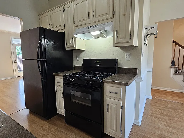 627 Creekside Ct — Photo 8