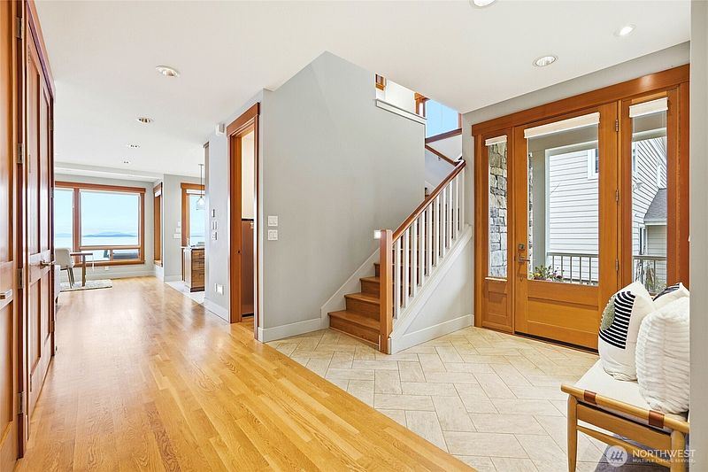 3rd image of 28 W North Camano Drive