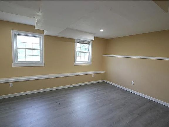 4th image of 322 Blackstone St