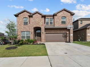 9101 Stormcrow Dr, Fort Worth, TX 76179