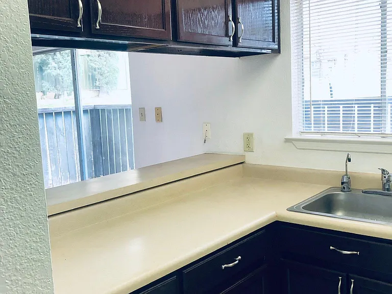 1644 Lomaland Dr #120 — Photo 16