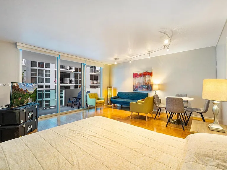 1200 West Ave #524 — Photo 3