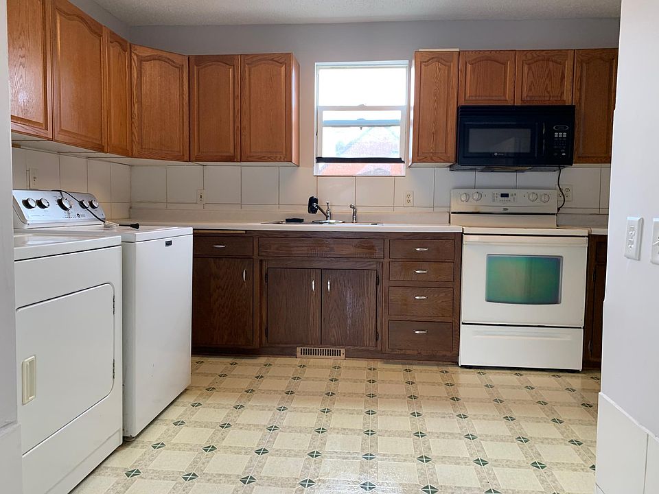1st image of 935 Geranium Ave E
