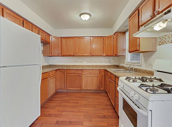 3rd image of 19824 Brook Ave