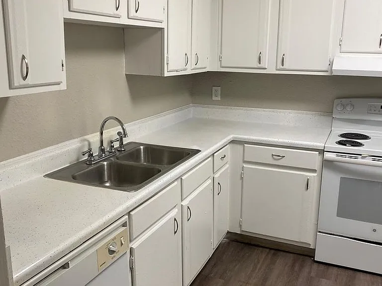 Gleneagle Apartment Homes — Photo 63