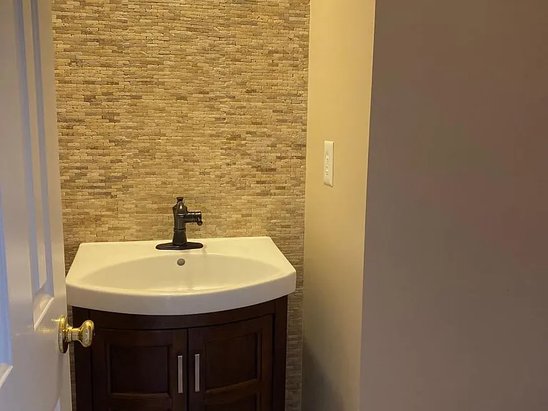 12901 Hedgetop Dr — Photo 10