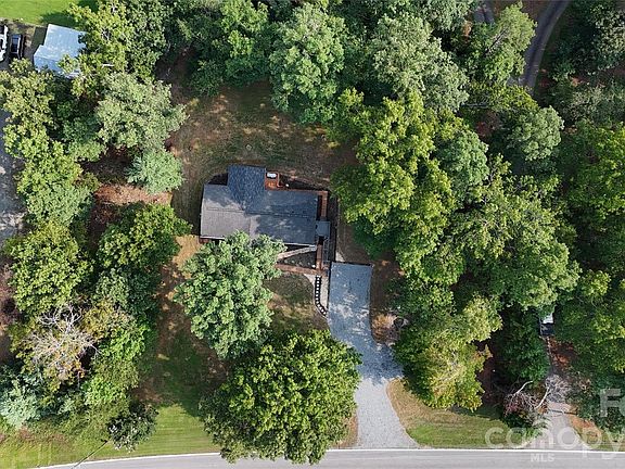 4th image of 1120 Sandy Plains Rd