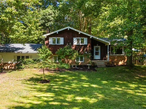 2981 Hemlock Rd, Willoughby Hills, OH 44094