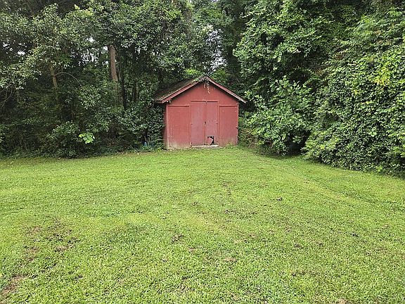 3rd image of 707 Virginia Ln