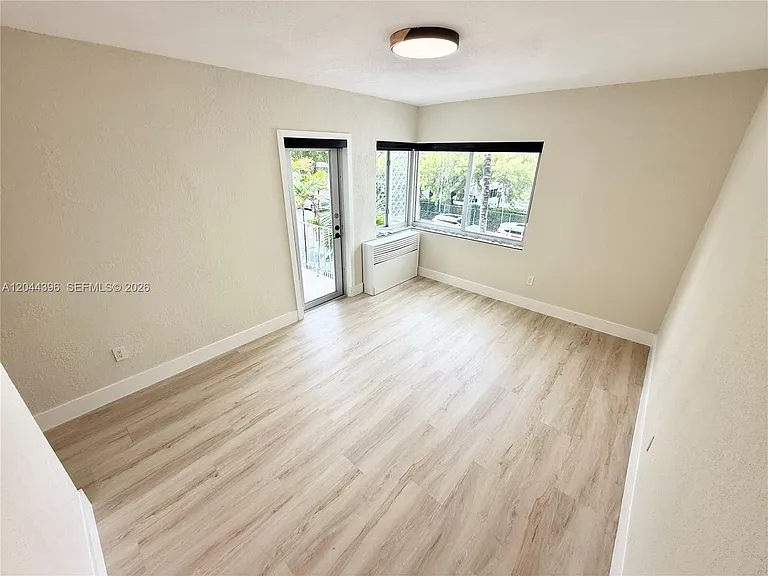 641 Espanola Way #17 — Photo 9
