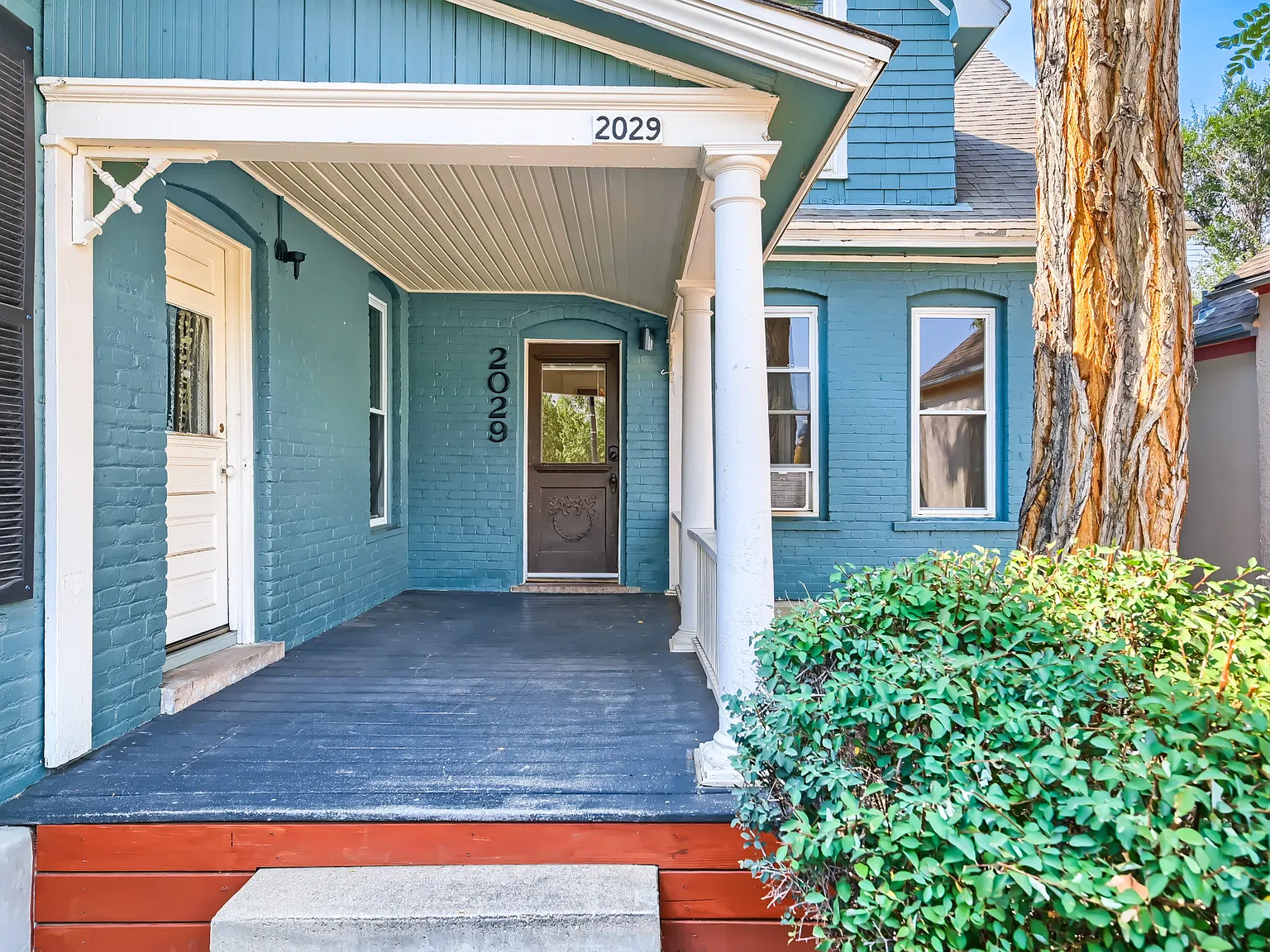 3 bed, 900 sqft, $3,525 — Photo 3