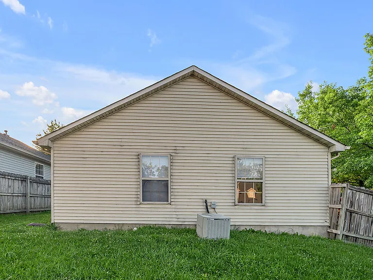 660 Morgan Hills Dr — Photo 32