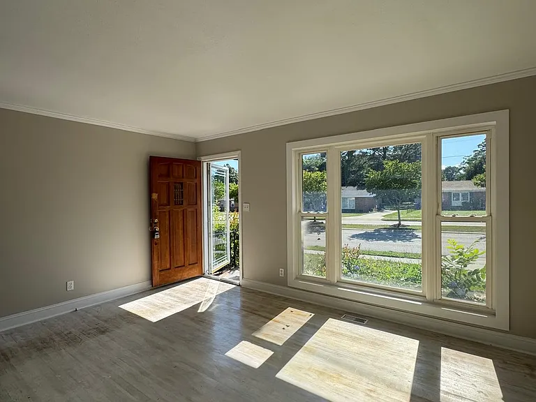 717 Glensford Dr — Photo 5