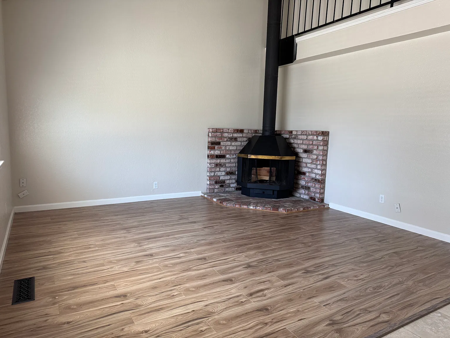 2 bed, 1200 sqft, $3,200 — Photo 3
