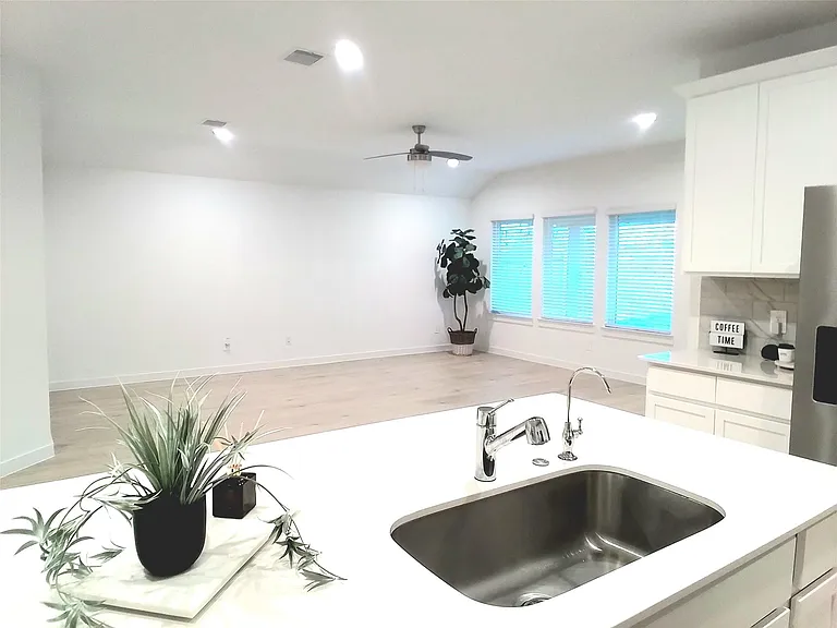 31739 Margaret Woods Ln — Photo 17