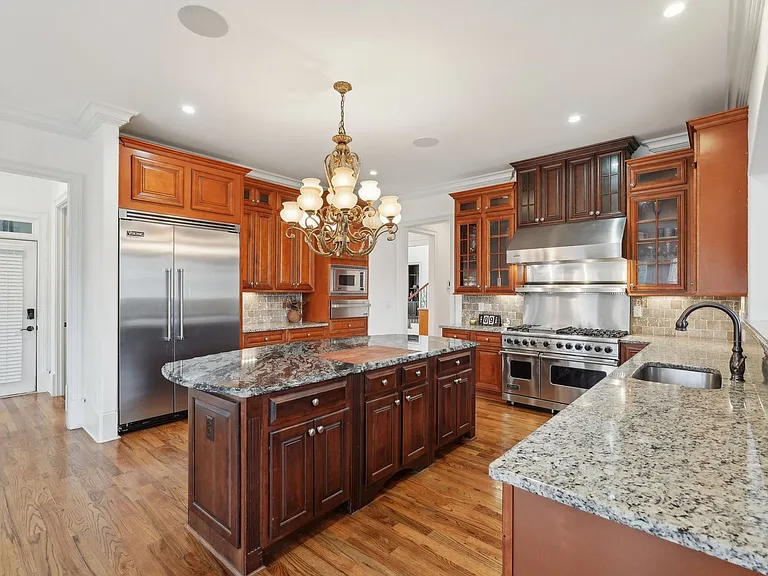 343 Summer Garden Dr — Photo 27