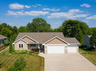 N1830 Swanee Cir, Greenville, WI 54942