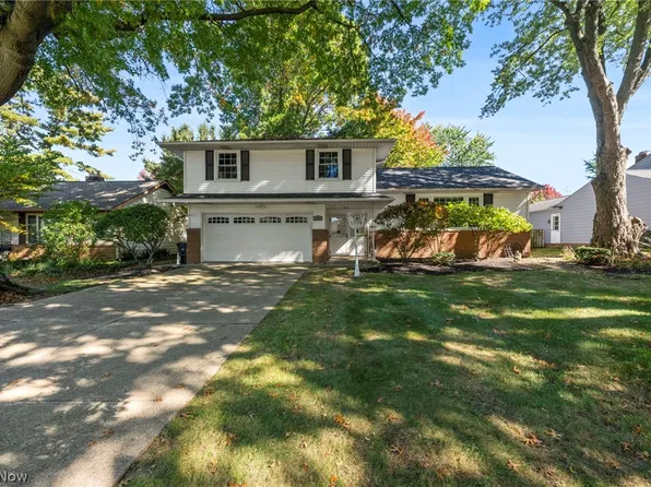 1833 Aldersgate Dr, Lyndhurst, OH 44124