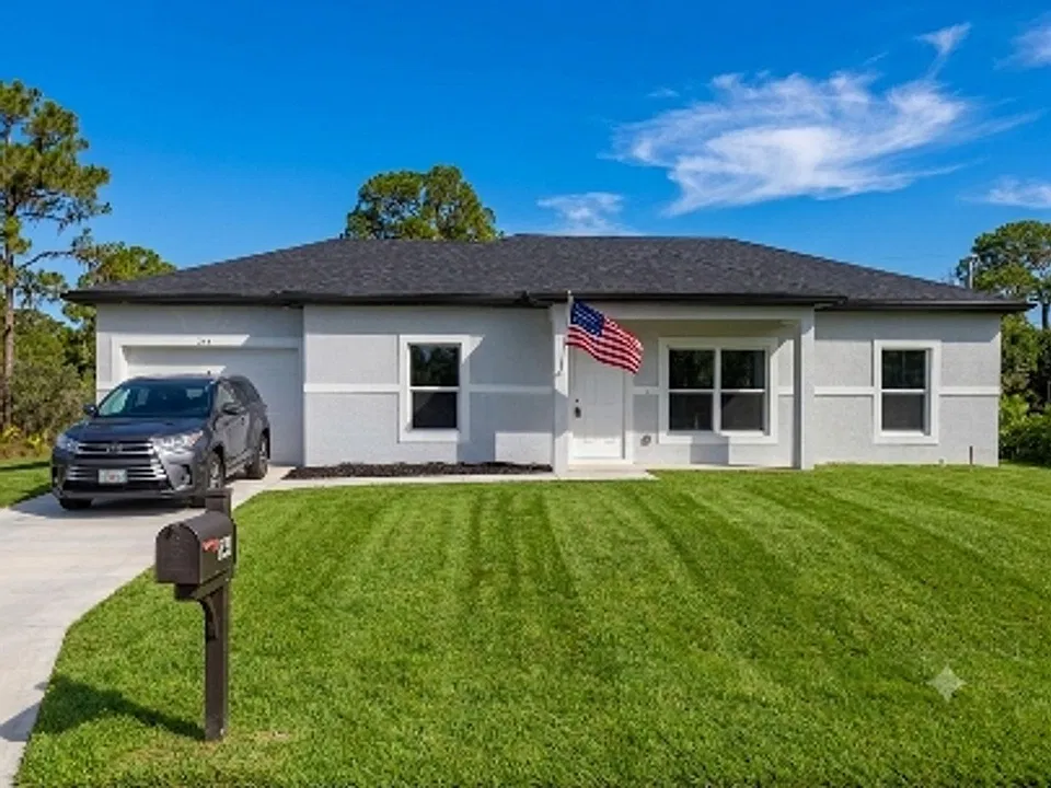 1114 Ectype St E