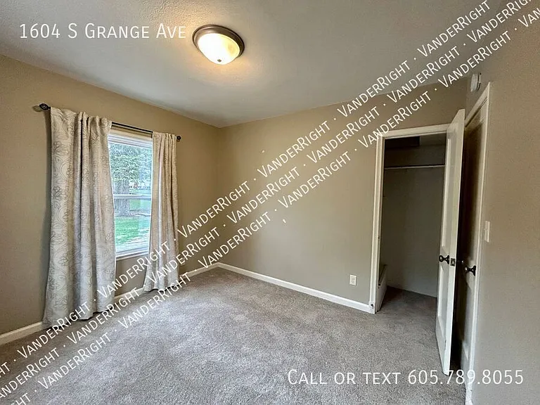 1604 S Grange Ave — Photo 16