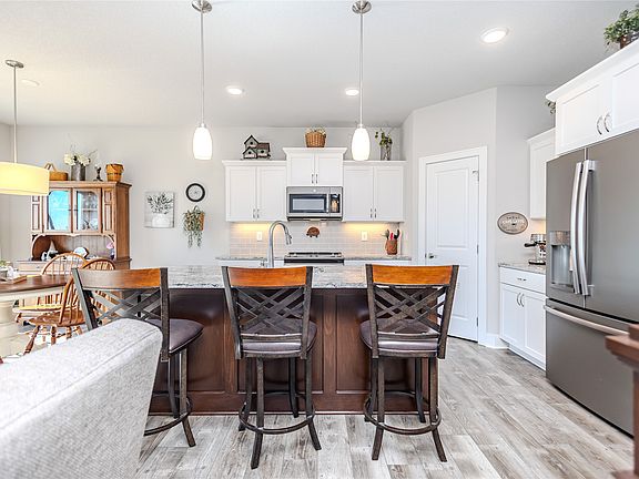 5th image of 833 Pinehurst Way