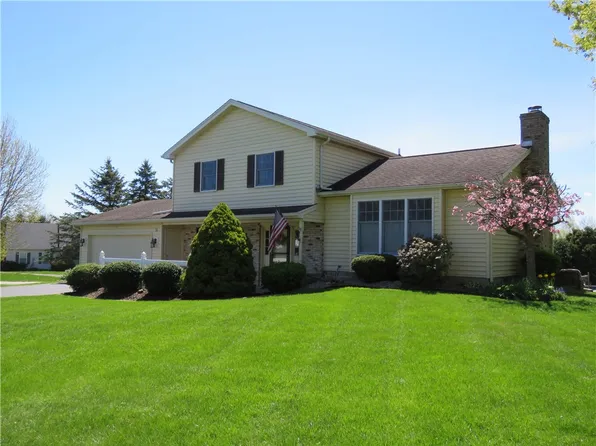 32 Parnell Dr, Churchville, NY 14428