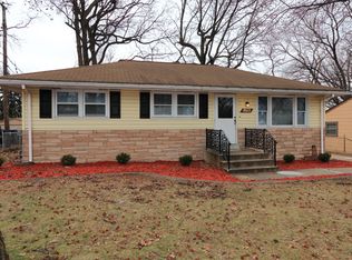 8612 Gwin Dr, Hazelwood, MO 63042