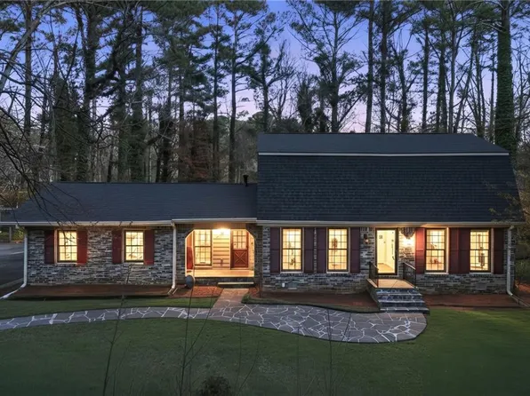 2037 Stoneleigh Dr, Stone Mountain, GA 30087
