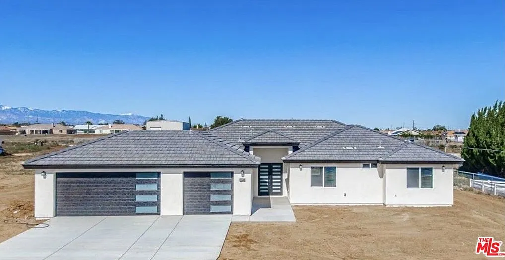 4 bed, 3.0 bath, 2138 sqft, $4,999 — Photo 1