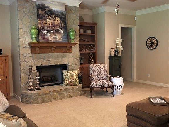 2nd image of 3020 Pueblo Dr
