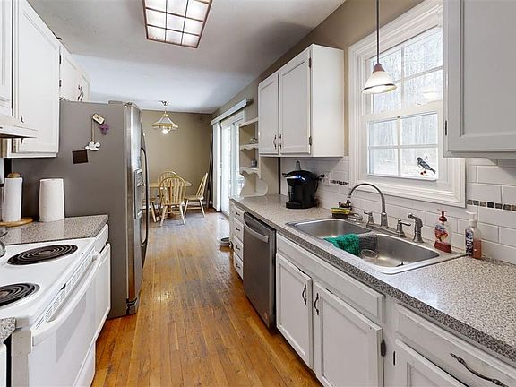 4th image of 3619 Forest Lakes Dr
