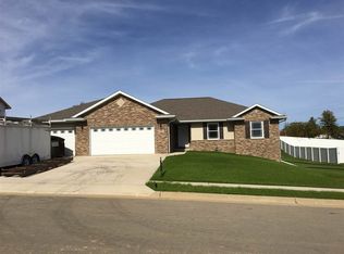 6311 Osage Dr, Asbury, IA 52002