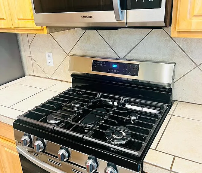 Brand new, very nice appliances!
